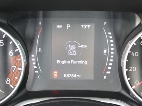 Used 2021 Jeep Compass Latitude w/ Sun and Sound Group AWD/4WD image 16