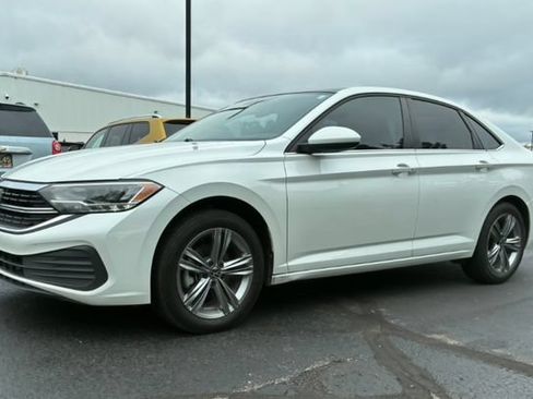 Used 2022 Volkswagen Jetta SE FWD image 1