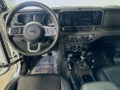 Used 2024 Jeep Wrangler High Altitude image 17
