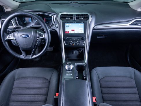 Used 2017 Ford Fusion SE w/ Fusion SE Technology Package image 15