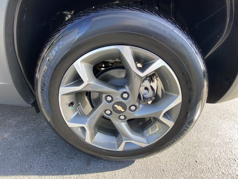 Used 2025 Chevrolet Trax LT w/ LT Convenience Package FWD image 26