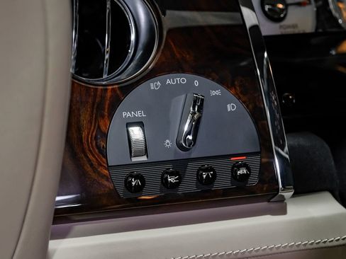 Used 2016 Rolls-Royce Wraith RWD image 14