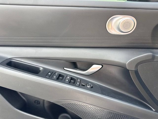 Used 2024 Hyundai Elantra SEL FWD image 13