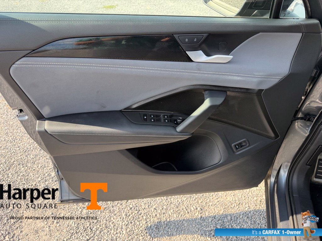 Used 2025 Volkswagen Tiguan SE R-Line FWD image 18