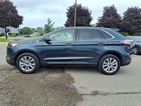 Used 2024 Ford Edge Titanium AWD/4WD image 2