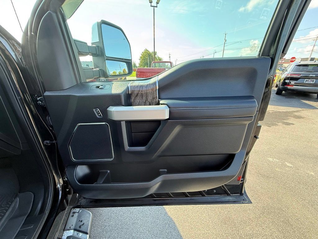 Used 2017 Ford F250 Lariat w/ Chrome Package AWD/4WD image 24