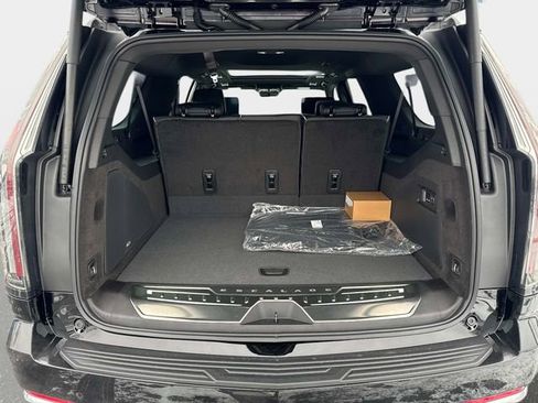 New 2026 Cadillac Escalade ESV Luxury w/ LPO, Radiant Package image 9