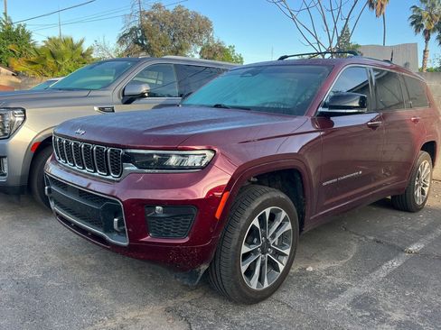 Used 2023 Jeep Grand Cherokee L Overland w/ Luxury Tech Group IV image 2