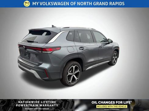 New 2026 Volkswagen Tiguan SE image 3