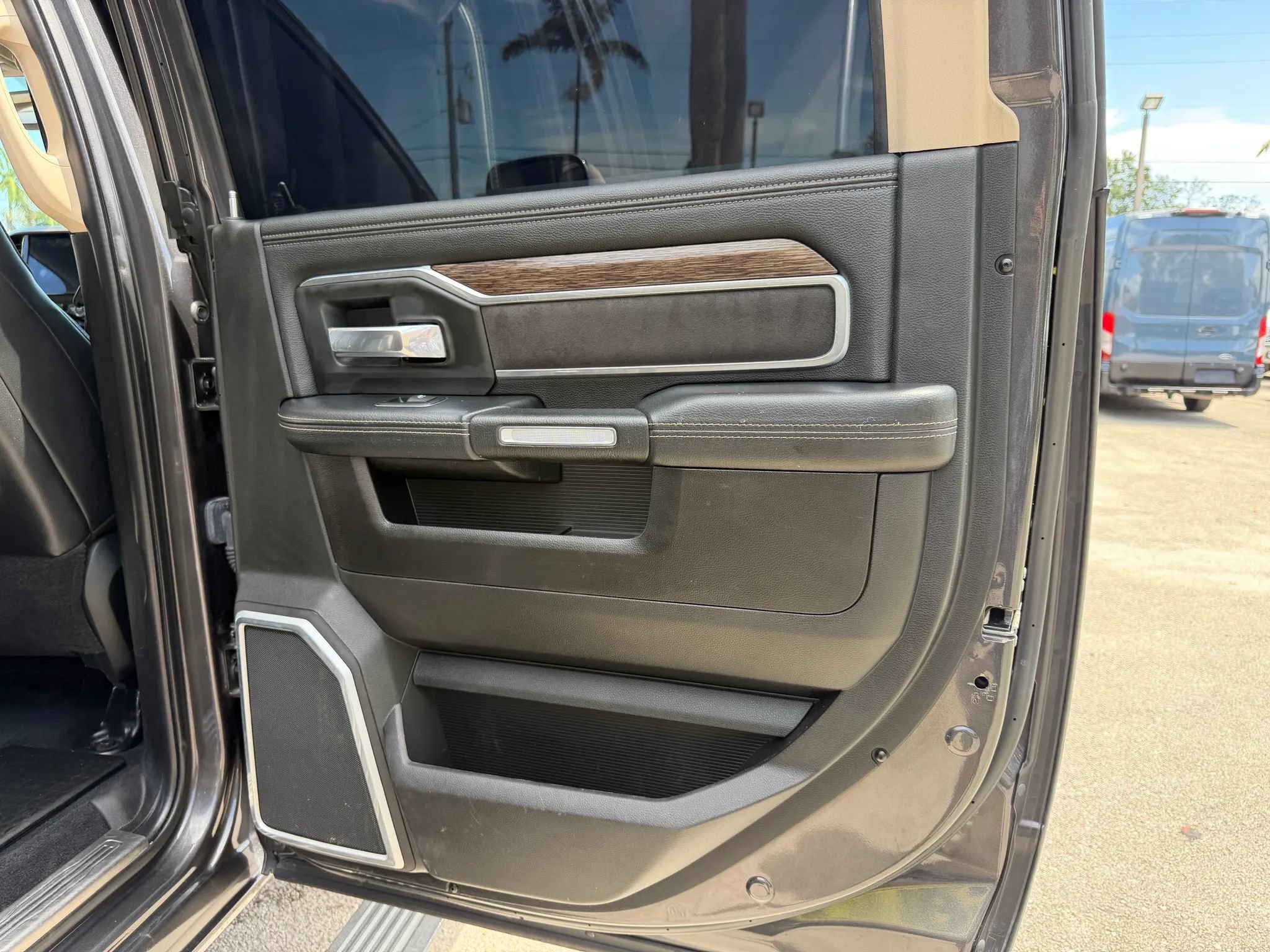 Used 2019 RAM 2500 4x4 Crew Cab Laramie image 19