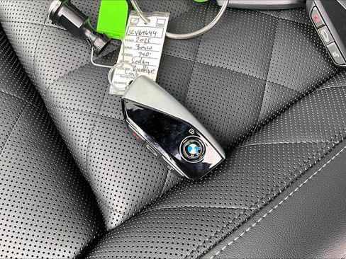 Used 2026 BMW X7 xDrive40i w/ M Sport Package image 15