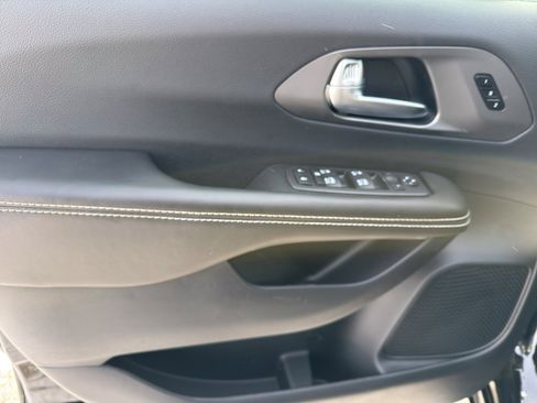 New 2026 Chrysler Pacifica Select image 12