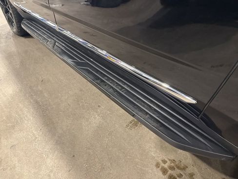 Used 2022 GMC Yukon XL SLT w/ SLT Luxury Package image 13