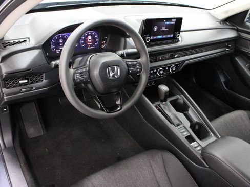Used 2025 Honda Accord SE image 13