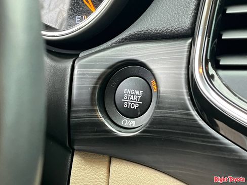 Used 2022 Jeep Grand Cherokee Laredo E RWD image 25
