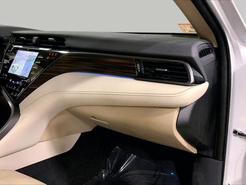 Used 2019 Toyota Camry XLE w/ Driver Assist Package FWD image 19