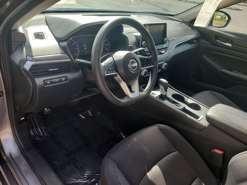 Used 2025 Nissan Altima 2.5 SV FWD image 18