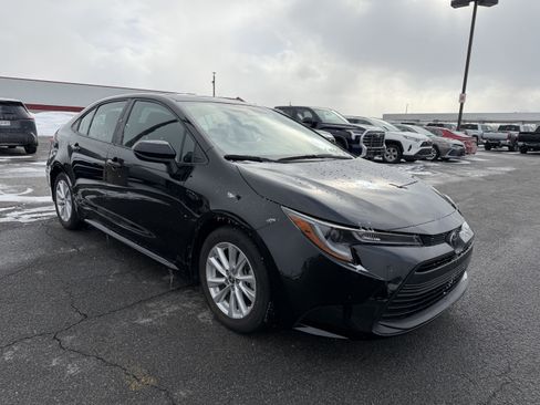 Used 2024 Toyota Corolla LE w/ LE Premium Package image 2