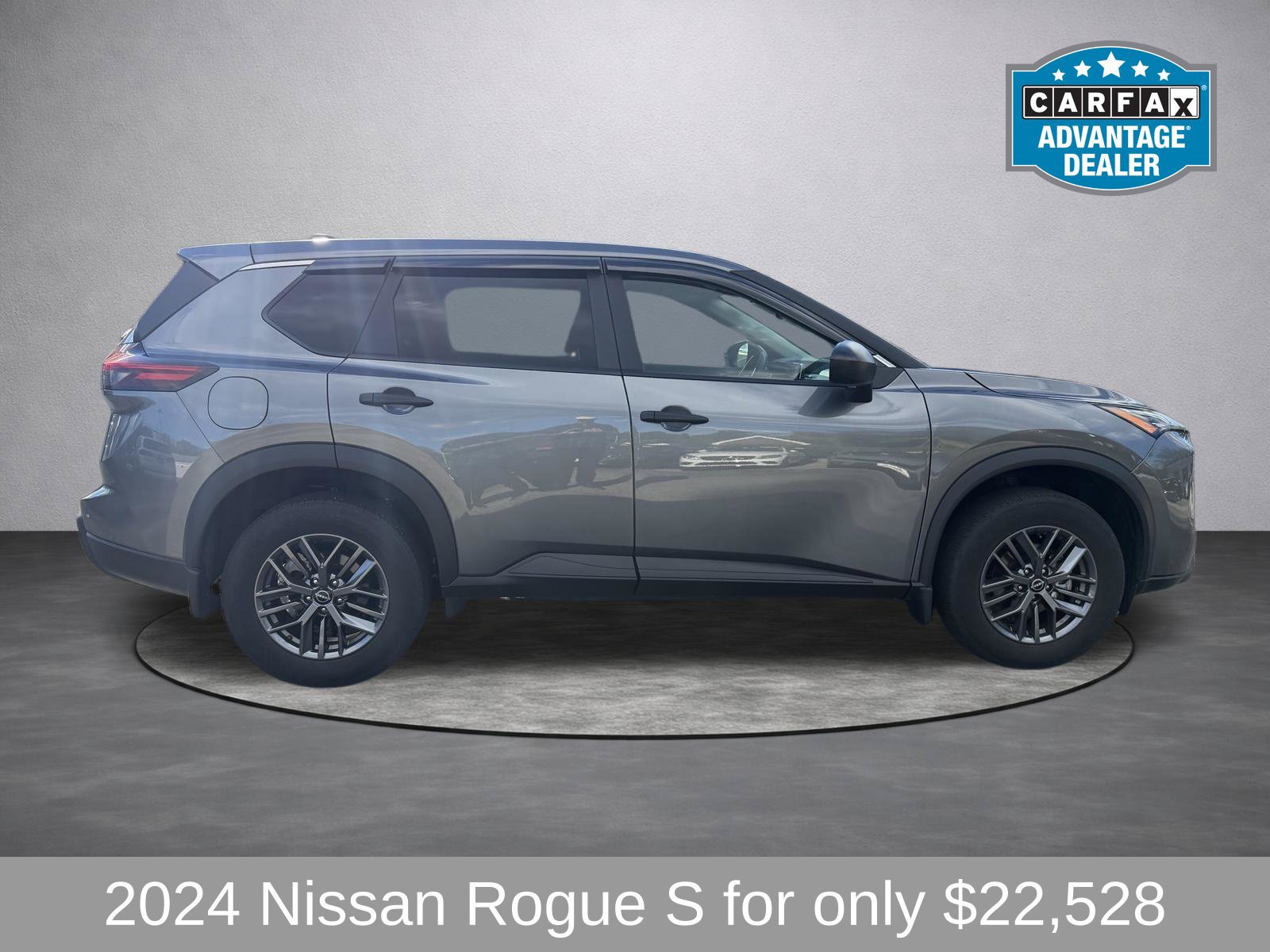 Used 2024 Nissan Rogue S AWD/4WD image 2