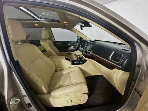 Used 2016 Toyota Highlander Limited Platinum image 35