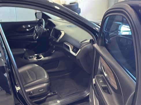 Used 2022 GMC Terrain Denali image 12