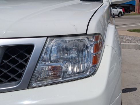 Used 2020 Nissan Frontier PRO-4X w/ Pro-4x Utility Package AWD/4WD image 11