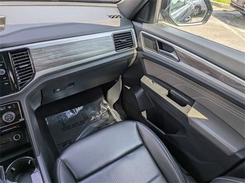 Used 2022 Volkswagen Atlas Cross Sport SE image 17
