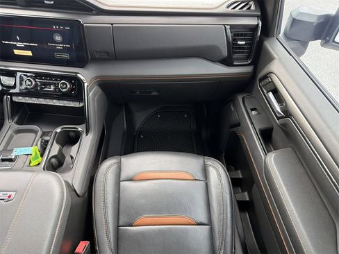 Used 2024 GMC Sierra 2500 AT4 w/ AT4 Premium Plus Package image 17