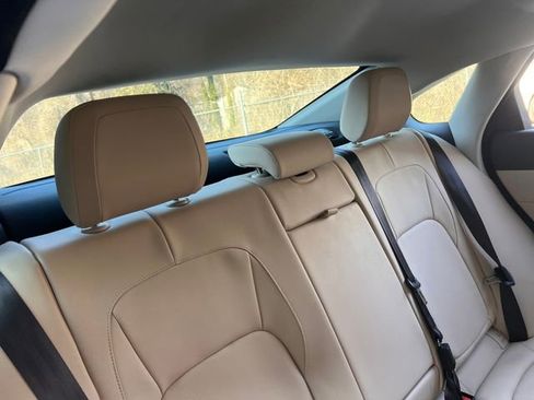 Used 2017 Jaguar XF Premium image 30