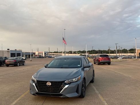 Used 2024 Nissan Sentra SV FWD image 7