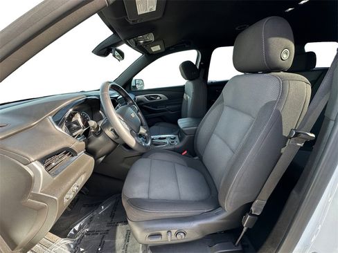 Used 2022 Chevrolet Traverse LT image 9