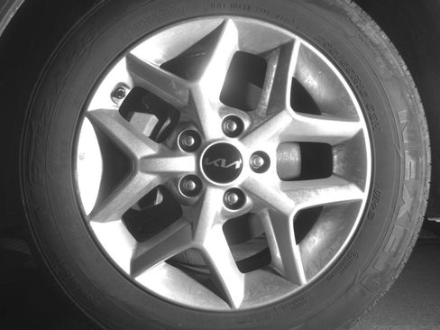 Used 2025 Kia Soul LX w/ LX Technology Package image 17