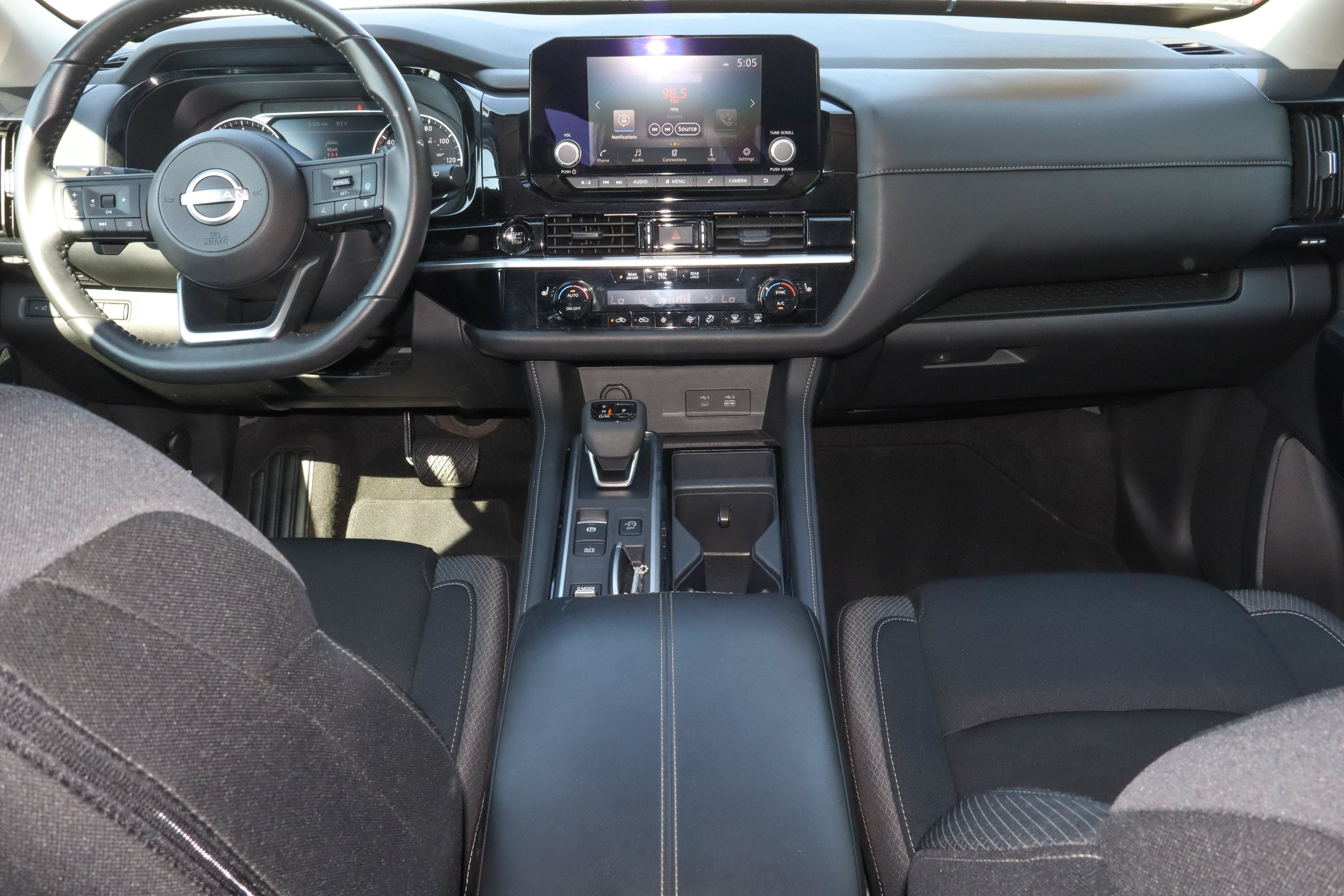 Used 2025 Nissan Pathfinder SV FWD image 10