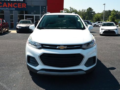 Used 2018 Chevrolet Trax LT w/ LT Convenience Package FWD image 2