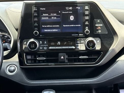Used 2021 Toyota Highlander XLE AWD/4WD image 16