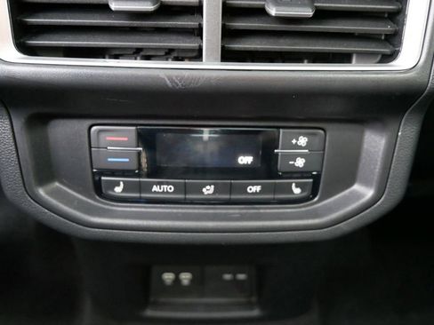 Used 2024 Volkswagen Atlas SEL Premium R-Line image 13