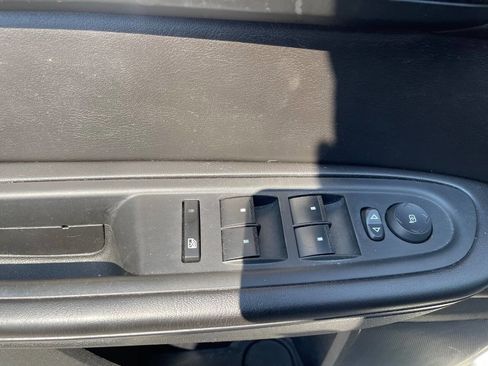 Used 2016 Chevrolet Traverse LT w/ Style and Technology Package FWD image 12