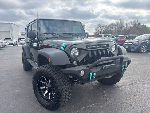 Used 2018 Jeep Wrangler Unlimited Sport S image 2