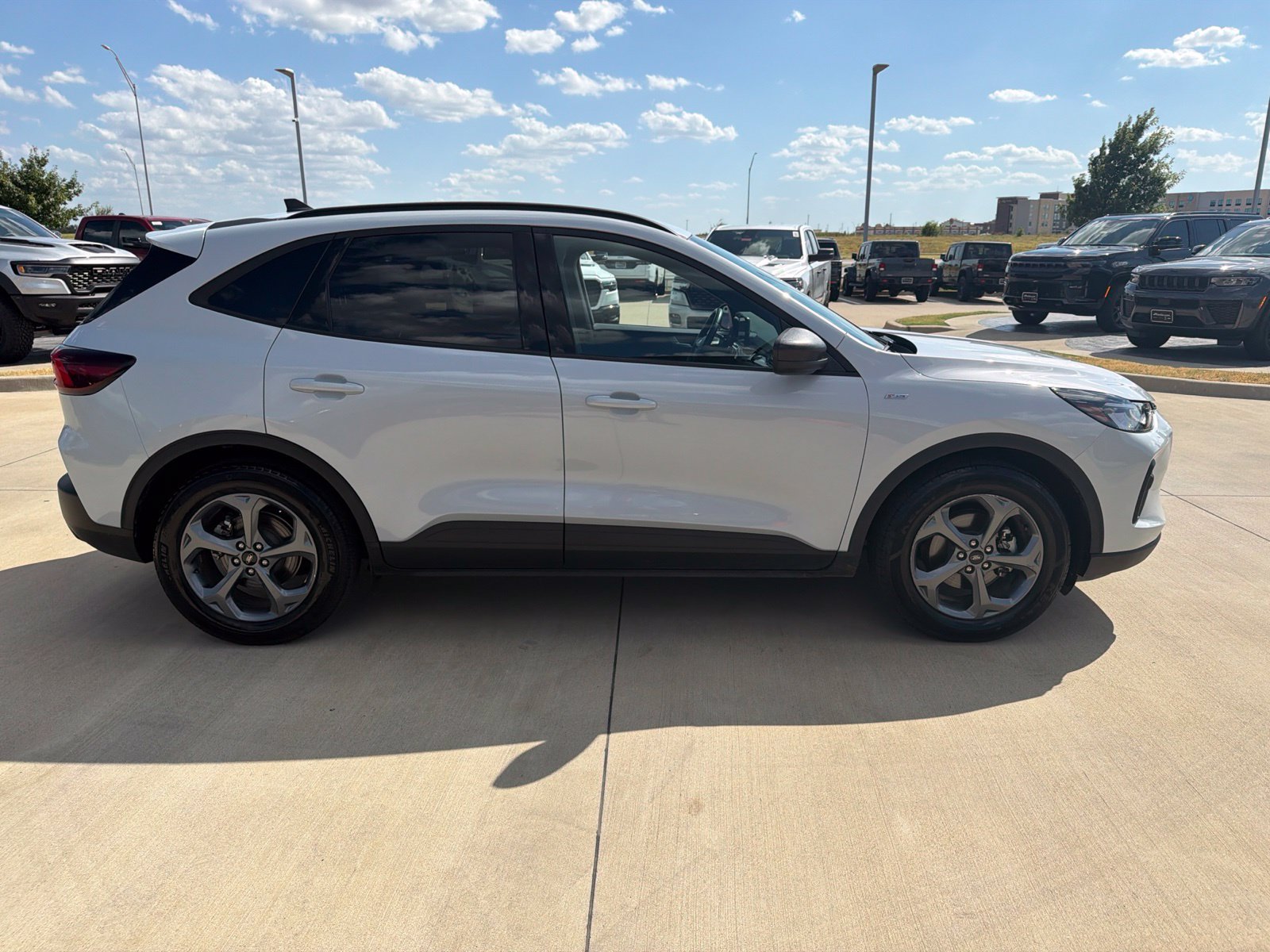 Used 2025 Ford Escape ST-Line FWD image 6