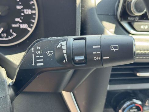 Used 2023 Nissan Rogue SV AWD/4WD image 22