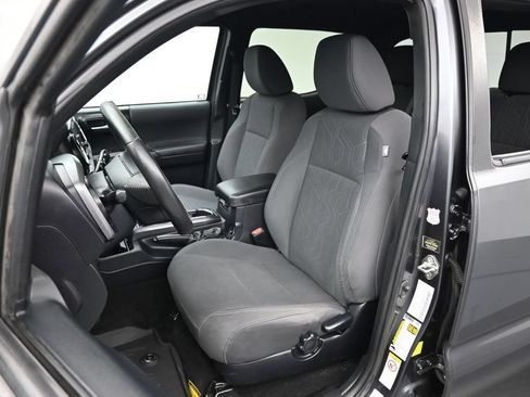 Used 2019 Toyota Tacoma TRD Sport AWD/4WD image 15