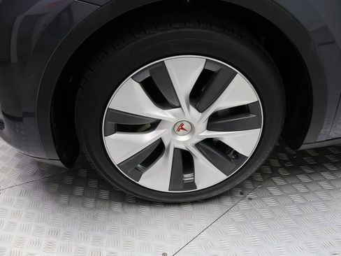 Used 2021 Tesla Model Y Long Range image 4
