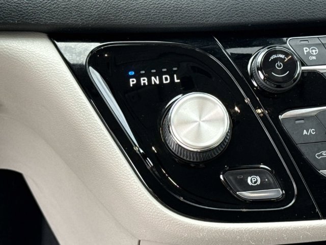 Used 2020 Chrysler Pacifica Touring-L FWD image 23