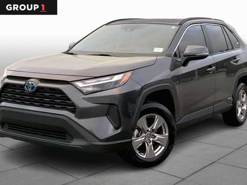 Used 2022 Toyota RAV4 XLE w/ Convenience Package image 1