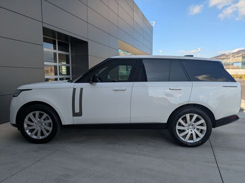 Used 2023 Land Rover Range Rover SE image 11