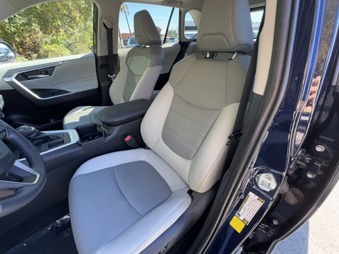 Used 2022 Toyota RAV4 XLE Premium image 16