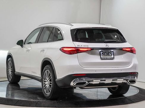 Used 2025 Mercedes-Benz GLC 300 image 6