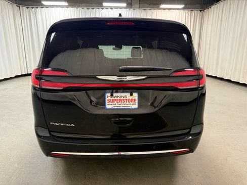Used 2025 Chrysler Pacifica Select FWD image 6