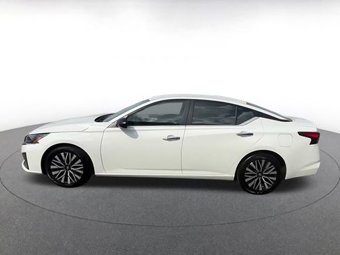 Used 2025 Nissan Altima 2.5 SV image 8