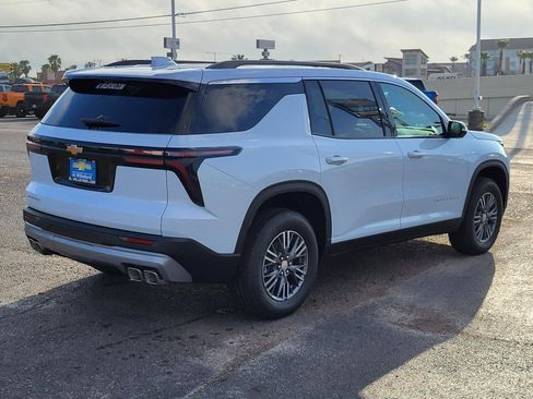 New 2026 Chevrolet Traverse LT w/ Driver Confidence Package FWD image 5